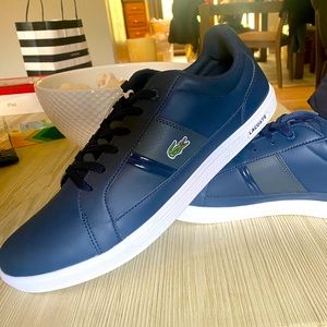 Means Lacoste carnaby leather sneakers